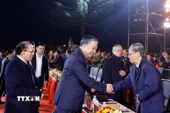 Tổng Bí thư Tô Lâm, các đồng chí lãnh đạo, nguyên lãnh đạo Đảng, Nhà nước dự Chương trình kỷ niệm 85 năm Ngày Bác Hồ về nước Trực tiếp Lãnh đạo Cách mạng Việt Nam (28/1/1941-28/1/2026) “Hai tay xây dựng một sơn hà” tại Cao Bằng. (Ảnh: Thống Nhất/TTXVN)
