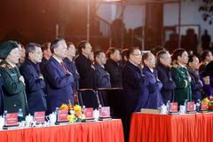 Tổng Bí thư Tô Lâm và các đại biểu tưởng nhớ Chủ tịch Hồ Chí Minh. (Ảnh: Thống Nhất/TTXVN)