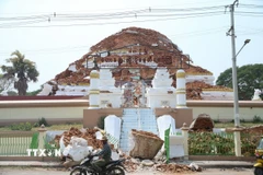 Cảnh tàn phá sau trận động đất tại Mandalay, Myanmar. (Ảnh: THX/TTXVN)