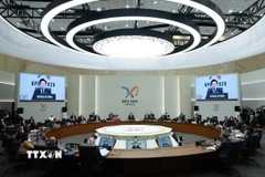 Ngày 31/10/2025, Hội nghị các Nhà lãnh đạo Kinh tế APEC - sự kiện chính của Tuần lễ Cấp cao APEC 2025, diễn ra tại thành phố Gyeongju của Hàn Quốc, với tâm điểm là việc liệu các thành viên có thể thông qua “Tuyên bố Gyeongju” trong bối cảnh các thách thức ngày càng lớn đối với tự do thương mại và chủ nghĩa đa phương. (Ảnh: Yonhap/TTXVN)