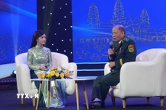 Thiếu tướng Nguyễn Kim Khanh, nguyên Phó Tư lệnh Bộ đội Biên phòng, nguyên Phó Chủ nhiệm Ủy ban Quốc phòng an ninh của Quốc hội chia sẻ kỷ niệm về thời gian trực tiếp tham gia chiến đấu giúp nhân dân Campuchia thoát khỏi thảm họa diệt chủng. (Ảnh: Minh Phú/TTXVN)