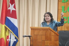 Ủy viên Bộ Chính trị, Tổng Giám đốc Trung tâm Công nghệ Di truyền và Công nghệ sinh học thuộc Tập đoàn BioCubaFarma(vCIGB ) Marta Ayala Ávila phát biểu tại sự kiện. (Ảnh: Việt Hùng/TTXVN)