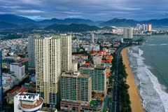 Nha Trang có bờ biển cát trắng trải dài. (Ảnh: Ngọc Hà/TTXVN)