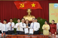 Lãnh đạo Ủy ban Nhân dân thành phố Cần Thơ và lãnh đạo Tập đoàn T&T Group ký kết Thỏa thuận hợp tác