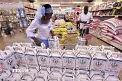 Đường được bày bán tại siêu thị ở Côte d’Ivoire. (Ảnh: AFP/TTXVN)