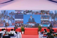 Các đại biểu tại điểm cầu Cần Thơ theo dõi Thủ tướng Chính Phạm Minh Chính phát biểu. (Ảnh: Thanh Liêm/TTXVN)