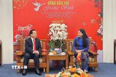 Phó Chủ tịch - Tổng Thư ký Ủy ban Trung ương Mặt trận Tổ quốc Việt Nam Nguyễn Thị Thu Hà thăm, chúc mừng Hội thánh Tin Lành (miền Bắc). (Ảnh: Phúc Hằng/TTXVN)
