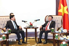 Thường trực Ban Bí thư Trần Cẩm Tú với Tổng Bí thư, Chủ tịch nước Lào Thongloun Sisoulith. (Ảnh: Phương Hoa/TTXVN)