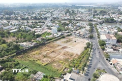 Khu đất ở phường Trấn Biên, nằm cạnh đường lớn, tiếp giáp sông Đồng Nai. (Ảnh: Công Phong/TTXVN)