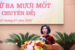 Chủ tịch HĐND Thành phố Phùng Thị Hồng Hà phát biểu khai mạc kỳ họp. (Ảnh: Văn Điệp/TTXVN)