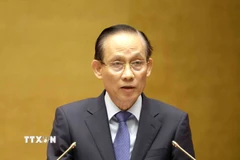 Đồng chí Lê Hoài Trung, Ủy viên Bộ Chính trị, Bộ trưởng Bộ Ngoại giao giới thiệu Chuyên đề: "Phát triển đối ngoại trong kỷ nguyên mới, tương xứng với tầm vóc lịch sử, văn hoá và vị thế đất nước". (Ảnh: Phương Hoa/TTXVN)