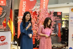 Tham tán Thương mại Việt Nam tại Đức Đặng Thị Thanh Phương phát biểu khai mạc “Ngày hàng Việt Nam”. (Ảnh: Thu Hằng/TTXVN)