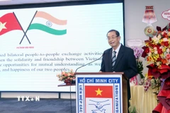 Ông Huỳnh Thành Lập, Chủ tịch Hội hữu nghị Việt Nam - Ấn Độ TP. Hồ Chí Minh phát biểu chúc mừng tại buổi họp mặt. (Ảnh: Xuân Khu/TTXVN)