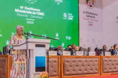 Tổng Giám đốc Tổ chức Thương mại Thế giới (WTO) Ngozi Okonjo-Iweala phát biểu trong lễ khai mạc cuộc họp cấp bộ trưởng lần thứ 14 của WTO tại Yaounde, Cameroon, ngày 26/3. (Nguồn: Reuters)