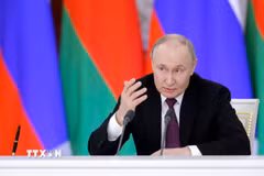 Tổng thống Nga Vladimir Putin trong một cuộc họp báo tại Moskva. (Ảnh: france24.com/TTXVN)
