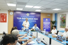 Giáo sư-Tiến sỹ-Anh hùng Lao động Nguyễn Anh Trí phát biểu tại tọa đàm.
