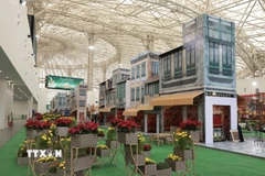 Các gian hàng cơ bản hoàn thành công tác chuẩn bị cho ngày khai mạc. (Ảnh: Trần Việt/TTXVN)