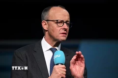 Ứng viên tranh cử Thủ tướng Đức của đảng Liên minh Dân chủ/Xã hội Cơ đốc giáo bảo thủ (CDU/CSU), ông Friedrich Merz phát biểu tại Neubrandenburg, ngày 12/2/2025. (Ảnh: Reuters/TTXVN)