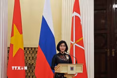 Chủ tịch HĐND Phùng Thị Hồng Hà, Phó Bí thư Thành ủy, Phó Trưởng Đoàn đại biểu Quốc hội thành phố Hà Nội phát biểu tại lễ ký. (Ảnh: Tâm Hằng/TTXVN)