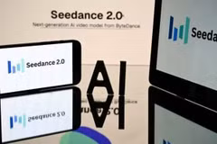 Một chiếc điện thoại thông minh hiển thị logo của Seedance 2.0, mô hình AI chuyển đổi hình ảnh thành video và văn bản thành video. (Nguồn: nbcrightnow)