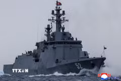 Tàu khu trục Kang Kon thuộc lớp Choe Hyon của Triều Tiên. (Ảnh: KCNA/TTXVN)