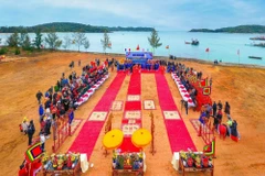 Lễ hội Mở cửa biển lần thứ nhất tại đặc khu Cô Tô, đảo Thanh Lân năm 2024. (Ảnh: TTXVN phát)