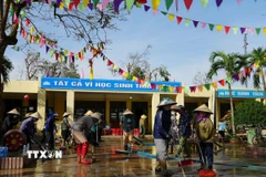 Các trường học trên địa bàn xã Lam Thành dọn dẹp vệ sinh chuẩn bị đón học sinh đi học trở lại. (Ảnh: Bích Huệ/TTXVN)