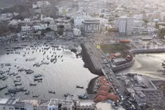 Chiếc xe buýt của Saudi đang trên đường đến Aden, thủ đô của chính phủ Yemen được quốc tế công nhận. (Nguồn: Reuters)