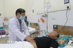 Bệnh nhân viêm tụy cấp đang điều trị tại Bệnh viện Nguyễn Tri Phương, Thành phố Hồ Chí Minh. (Ảnh: Đinh Hằng/TTXVN)