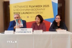 Đại sứ Phạm Thị Thu Hương tại lễ ra mắt sách. (Ảnh: TTXVN phát)