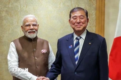 Thủ tướng Nhật Bản Shigeru Ishiba (phải) và người đồng cấp Ấn Độ Narendra Modi tại cuộc gặp ở Tokyo ngày 29/8/2025. (Ảnh: ANI/TTXVN)
