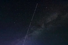 Vệ tinh Starlink gặp sự cố làm phát sinh các mảnh vỡ trong không gian. (Ảnh: Getty)