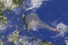 Dự báo vị trí và hướng di chuyển của bão Hagupit. (Ảnh: WINDY)
