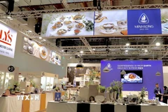 Gian hàng Gốm sứ Minh Long tại Hội chợ Ambiente 2025, thành phố Frankfurt, bang Hessen. (Ảnh: Phương Hoa/TTXVN)