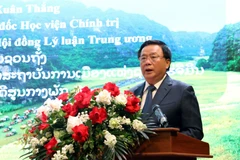 Giáo sư-Tiến sỹ Nguyễn Xuân Thắng, Ủy viên Bộ Chính trị, Giám đốc Học viện Chính trị quốc gia Hồ Chí Minh, Chủ tịch Hội đồng Lý luận Trung ương, phát biểu đề dẫn Hội thảo. (Ảnh: Đại Nghĩa/TTXVN)