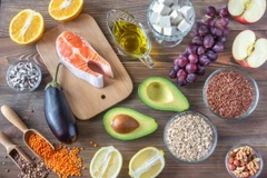 Các thực phẩm giúp giảm cholesterol. (Ảnh: iStock)