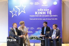 Phó Chủ tịch UBND Thành phố Hồ Chí Minh Bùi Xuân Cường tiếp Phó thị trưởng thành phố Leipzig (Đức) Torsten Bonew tháng 9/2024. (Ảnh: Hứa Chung/TTXVN)