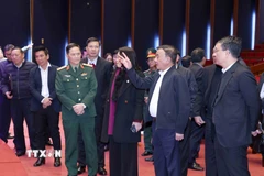 Thường trực Ban Bí thư Trần Cẩm Tú kiểm tra công tác chuẩn bị Đại hội đại biểu toàn quốc lần thứ XIV của Đảng tại Trung tâm Hội nghị Quốc gia. (Ảnh: Phương Hoa/TTXVN)