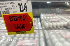 Trứng gà được bày bán tại siêu thị ở El Monte, Los Angeles, California, Mỹ. (Ảnh: THX/TTXVN)