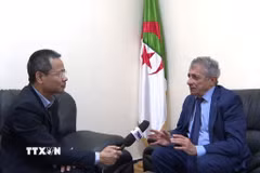 Ông Mourad Lamoudi, Ủy viên Trung ương phụ trách đối ngoại, Đảng Mặt trận Giải phóng Dân tộc (FLN) ở Algeria trả lời phỏng vấn phóng viên TTXVN. (Ảnh: Nguyễn An/TTXVN)