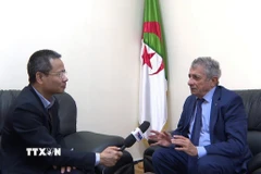 Ông Mourad Lamoudi, Ủy viên Trung ương phụ trách đối ngoại, Đảng Mặt trận Giải phóng Dân tộc (FLN) ở Algeria trả lời phỏng vấn phóng viên TTXVN. (Ảnh: Nguyễn An/TTXVN)