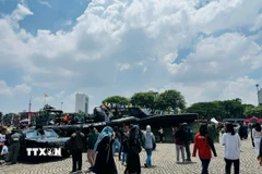 Nhiều khí tài, thiết bị và phương tiện hiện đại được trưng bày tại Triển lãm khí tài TNI 2025. (Ảnh: Đỗ Quyên/TTXVN)
