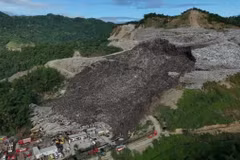 Hiện trường sạt lở núi rác ở Binaliw, thành phố Cebu, miền trung Philippines, ngày 9/1. (Ảnh: AP)