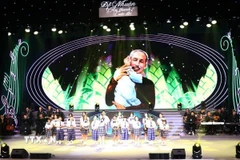 Các tiết mục được đầu tư công phu đã mang đến một không gian âm nhạc giàu cảm xúc cho công chúng thành phố Cảng. (Ảnh: Mạnh Minh/TTXVN)