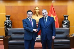 Quyền Bộ trưởng Lê Mạnh Hùng tiếp ông Ioannis Plakiotakis, Phó Chủ tịch thứ nhất Quốc hội Hy Lạp. (Nguồn: Bộ Công Thương)