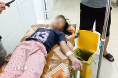 Bệnh nhân được chăm sóc tại bệnh viện. (Ảnh: TTXVN phát)