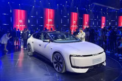 Audi E5 Sportback, mẫu xe đầu tiên trong dòng xe điện (EV) của Audi được phát triển chung với SAIC, được trưng bày tại sự kiện của Volkswagen ở Thượng Hải, Trung Quốc vào ngày 22/4. (Ảnh: Reuters)