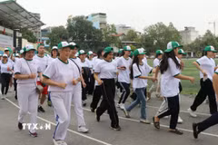 Các đại biểu tham gia Giải chạy online “Vì một Việt Nam khỏe mạnh”. (Ảnh: Thanh Thương/TTXVN)