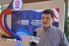 Ông Ei Sun OH trả lời phỏng vấn TTXVN bên lề Hội nghị Cấp cao ASEAN lần thứ 47. (Ảnh: TTXVN)