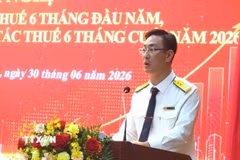 Ông Đoàn Minh Dũng, Trưởng Thuế TP Hồ Chí Minh tiếp thu ý kiến chỉ đạo và kết luận hội nghị. (Ảnh: Hứa Chung/TTXVN)
